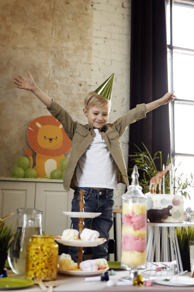 full-shot-boy-wearing-party-hat